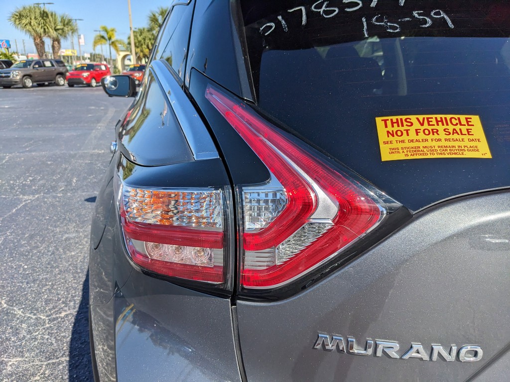 Nissan Murano Vehicle Full-screen Gallery Image 07