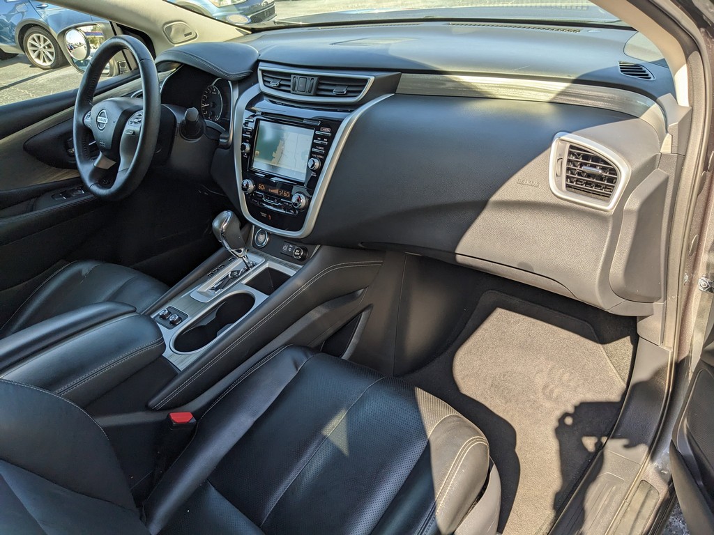 Nissan Murano Vehicle Full-screen Gallery Image 11
