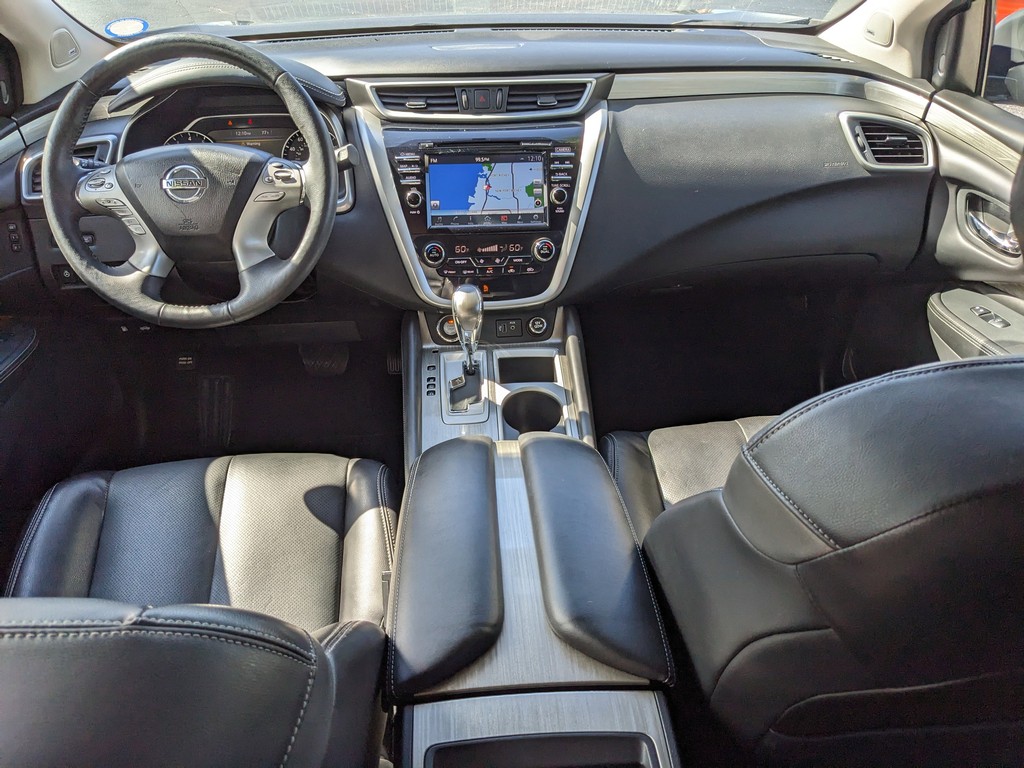 Nissan Murano Vehicle Full-screen Gallery Image 12