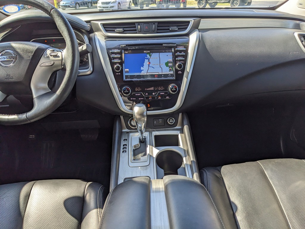 Nissan Murano Vehicle Full-screen Gallery Image 14