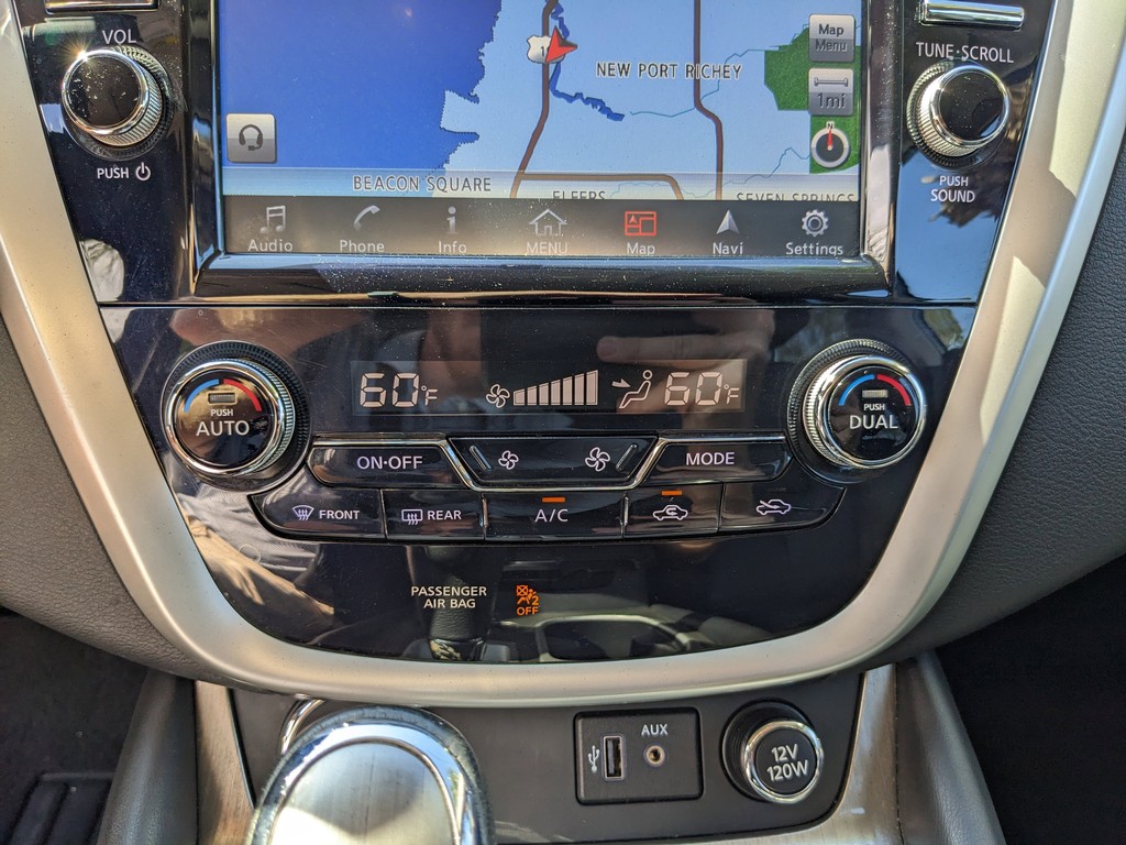 Nissan Murano Vehicle Full-screen Gallery Image 23