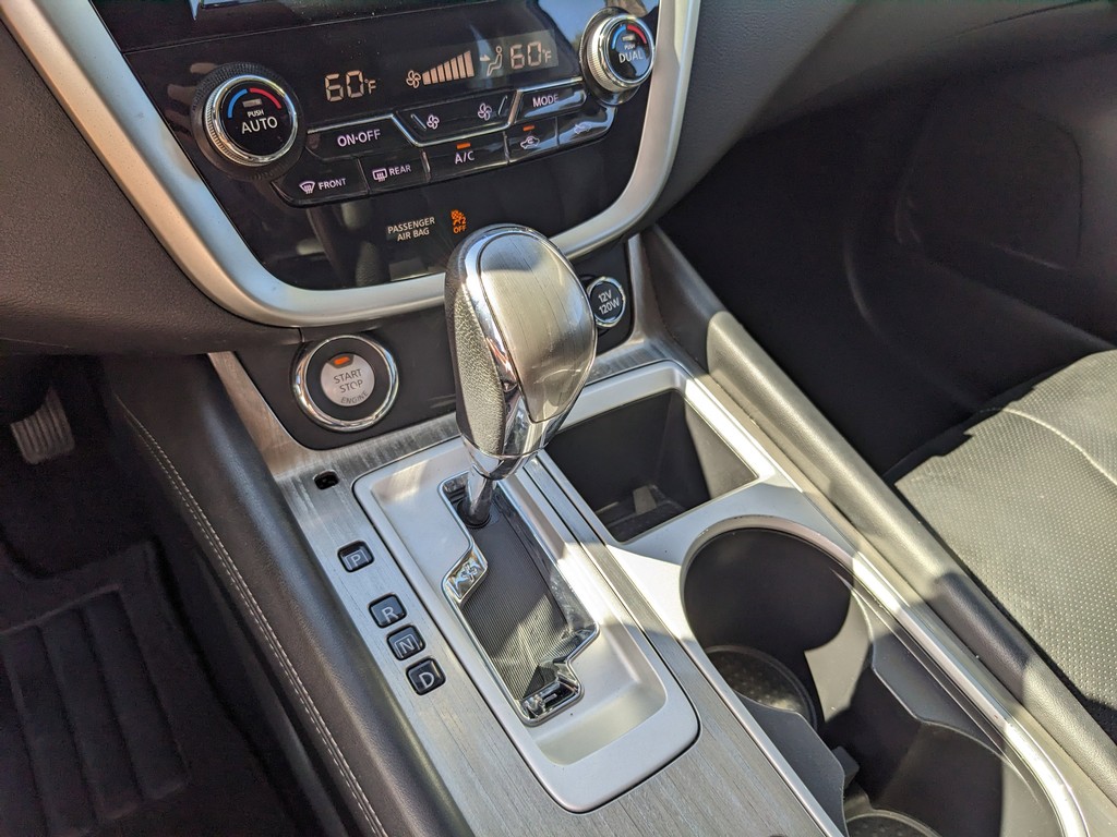 Nissan Murano Vehicle Full-screen Gallery Image 24