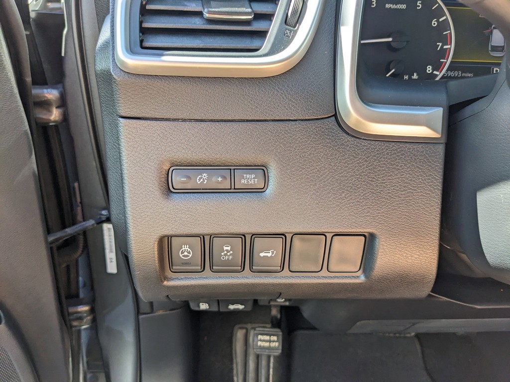 Nissan Murano Vehicle Full-screen Gallery Image 27