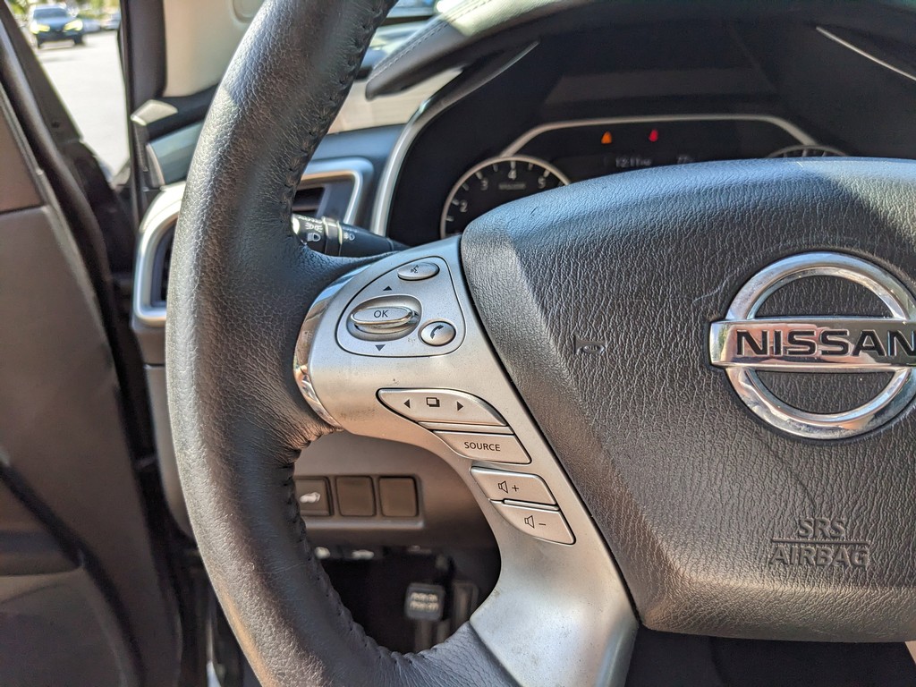 Nissan Murano Vehicle Full-screen Gallery Image 29