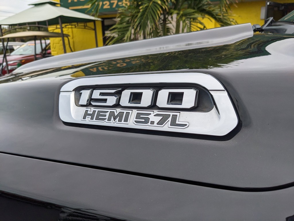 Ram 1500 Vehicle Full-screen Gallery Image 08