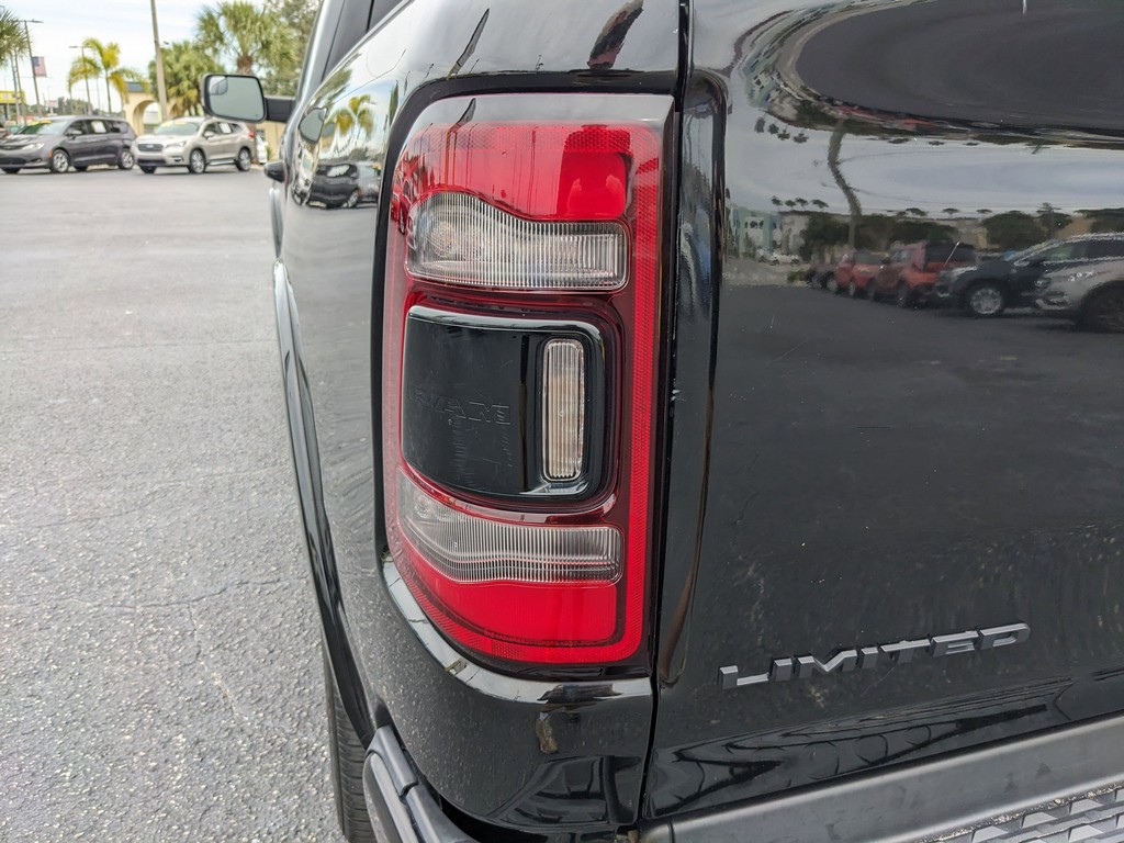 Ram 1500 Vehicle Full-screen Gallery Image 09