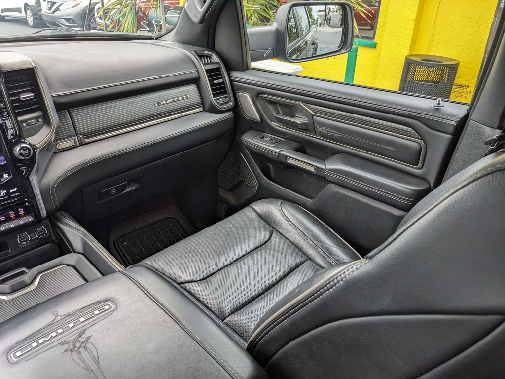 Ram 1500 Vehicle Full-screen Gallery Image 15