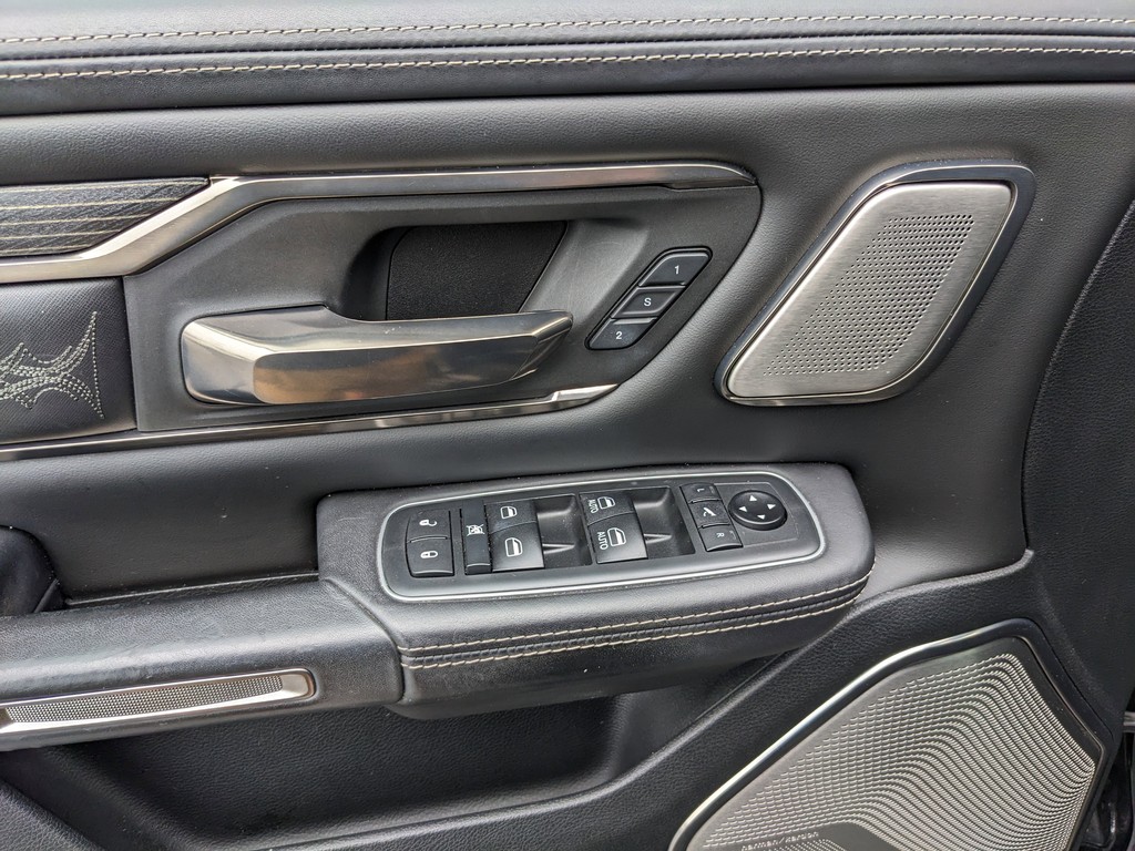 Ram 1500 Vehicle Full-screen Gallery Image 18