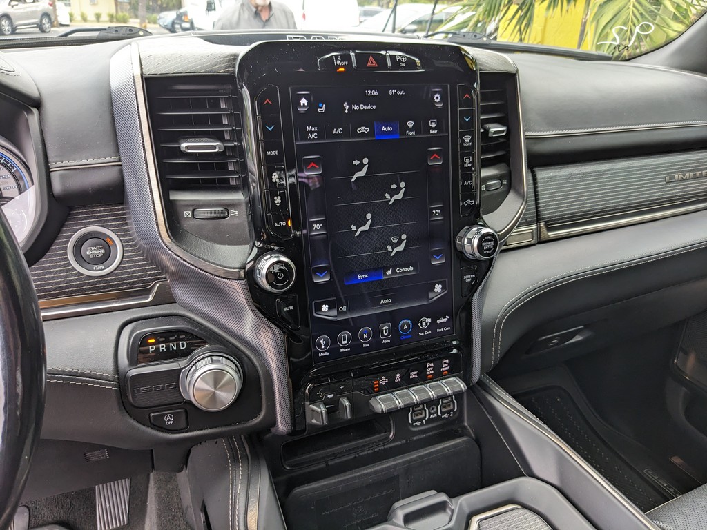 Ram 1500 Vehicle Full-screen Gallery Image 22