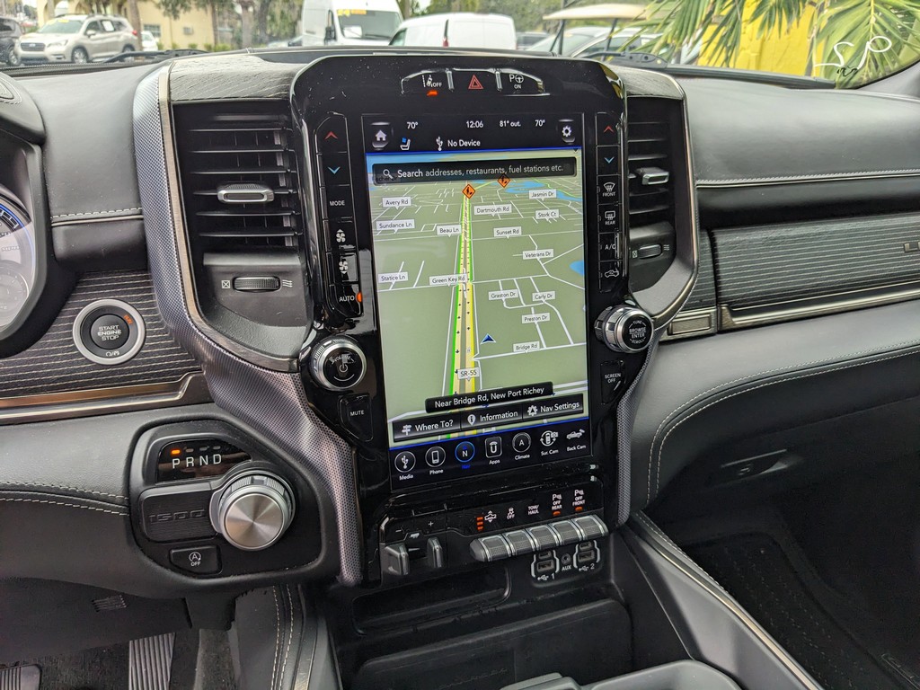 Ram 1500 Vehicle Full-screen Gallery Image 23