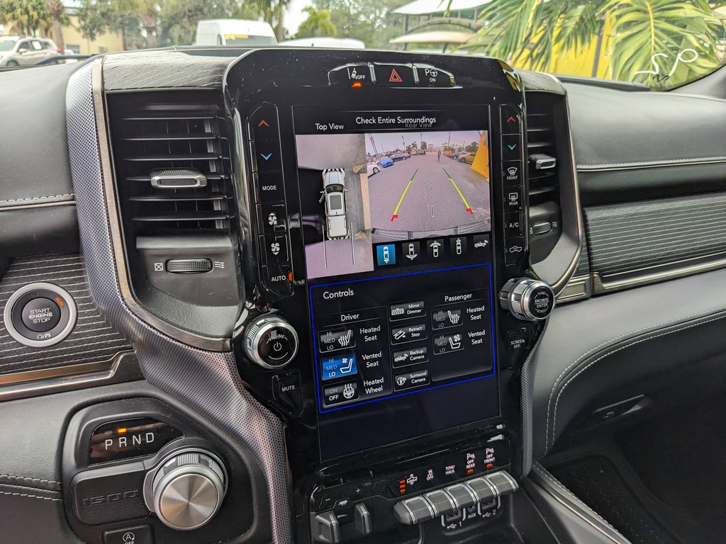 Ram 1500 Vehicle Full-screen Gallery Image 26