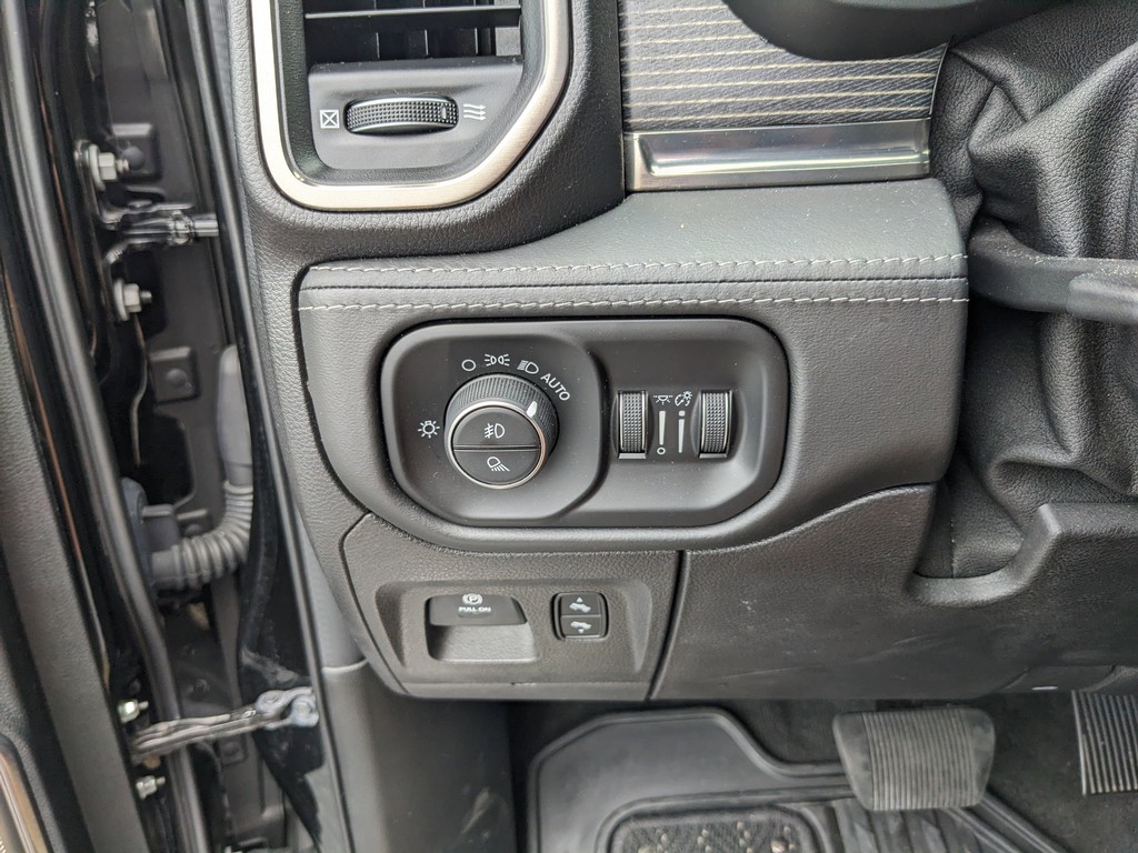 Ram 1500 Vehicle Full-screen Gallery Image 27