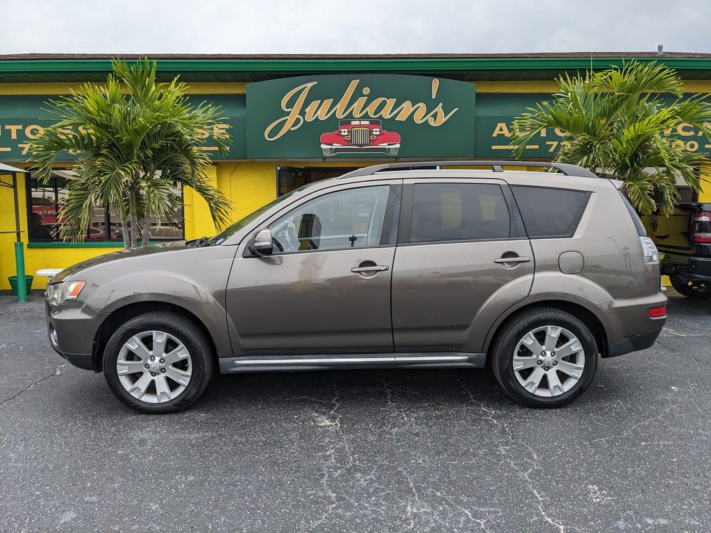 Mitsubishi Outlander Vehicle Full-screen Gallery Image 03