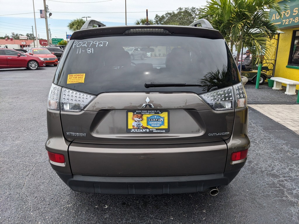 Mitsubishi Outlander Vehicle Full-screen Gallery Image 05