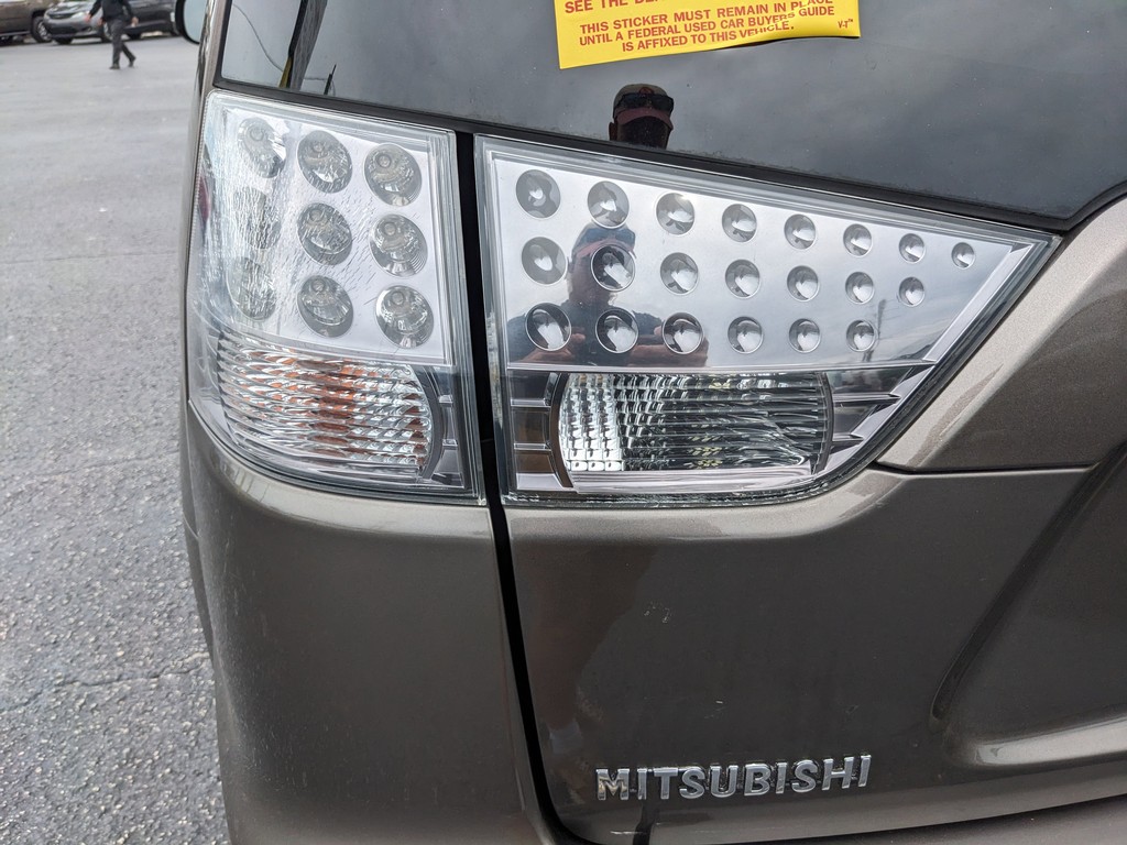 Mitsubishi Outlander Vehicle Full-screen Gallery Image 11