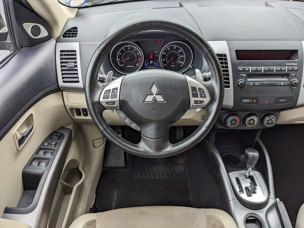 Mitsubishi Outlander Vehicle Full-screen Gallery Image 13