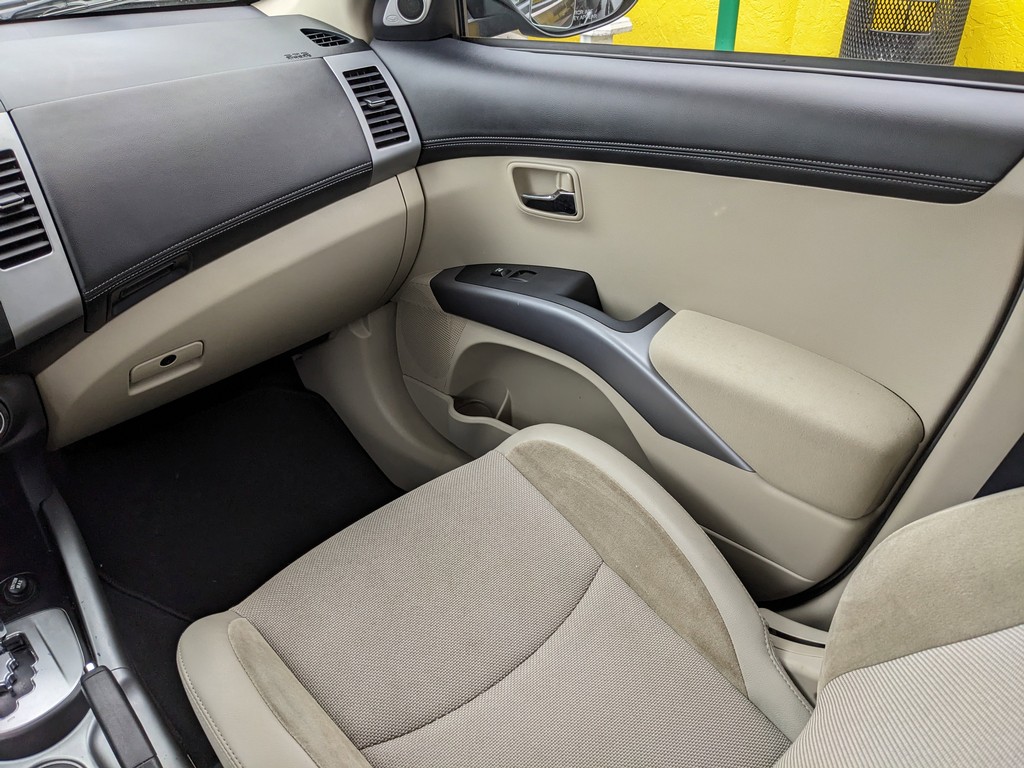 Mitsubishi Outlander Vehicle Full-screen Gallery Image 15