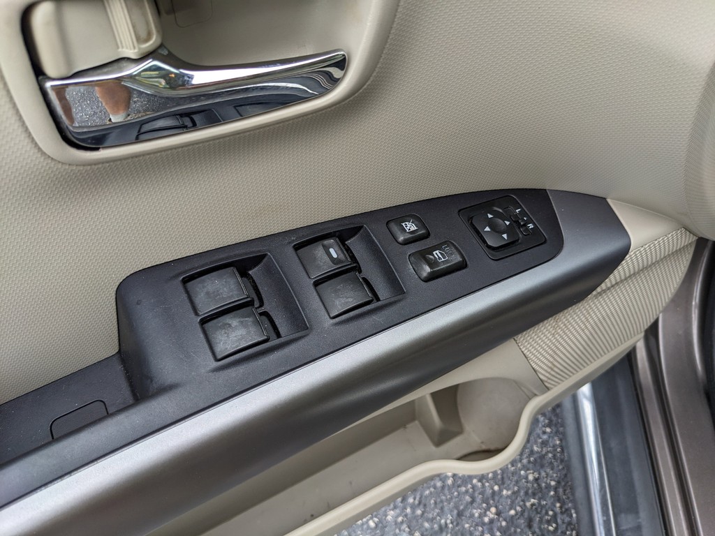 Mitsubishi Outlander Vehicle Full-screen Gallery Image 17
