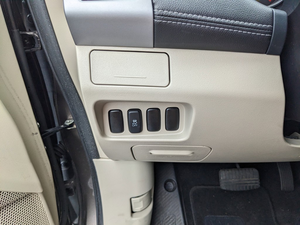 Mitsubishi Outlander Vehicle Full-screen Gallery Image 23