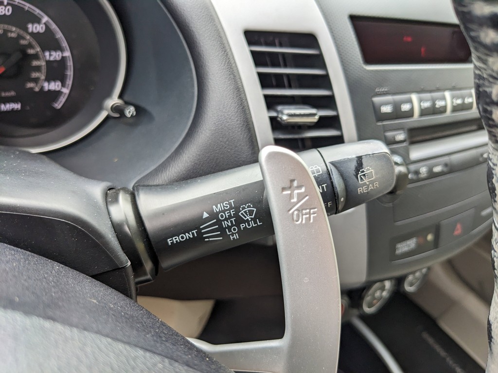 Mitsubishi Outlander Vehicle Full-screen Gallery Image 28