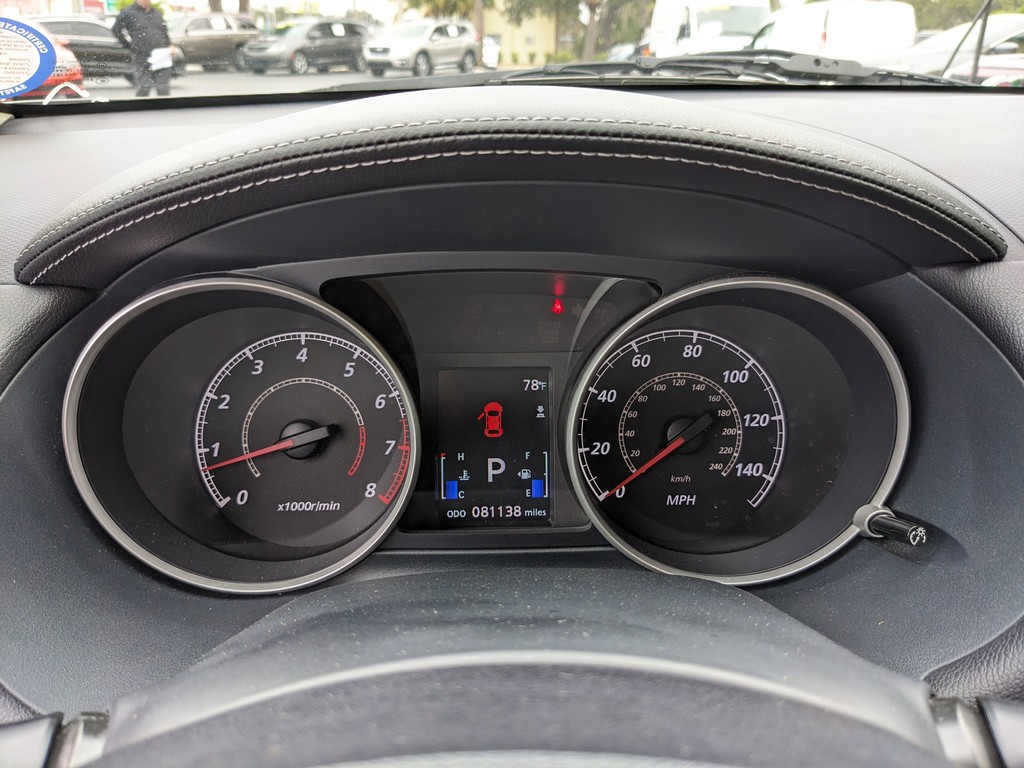 Mitsubishi Outlander Vehicle Full-screen Gallery Image 29