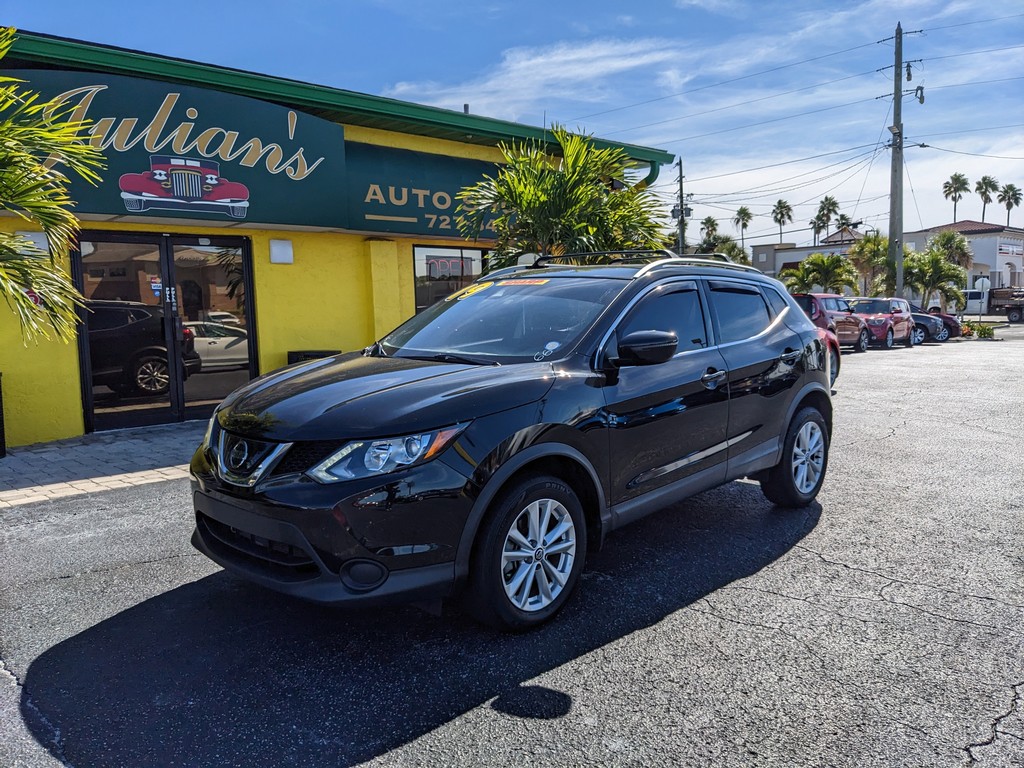 Nissan Rogue Sport Vehicle Full-screen Gallery Image 02