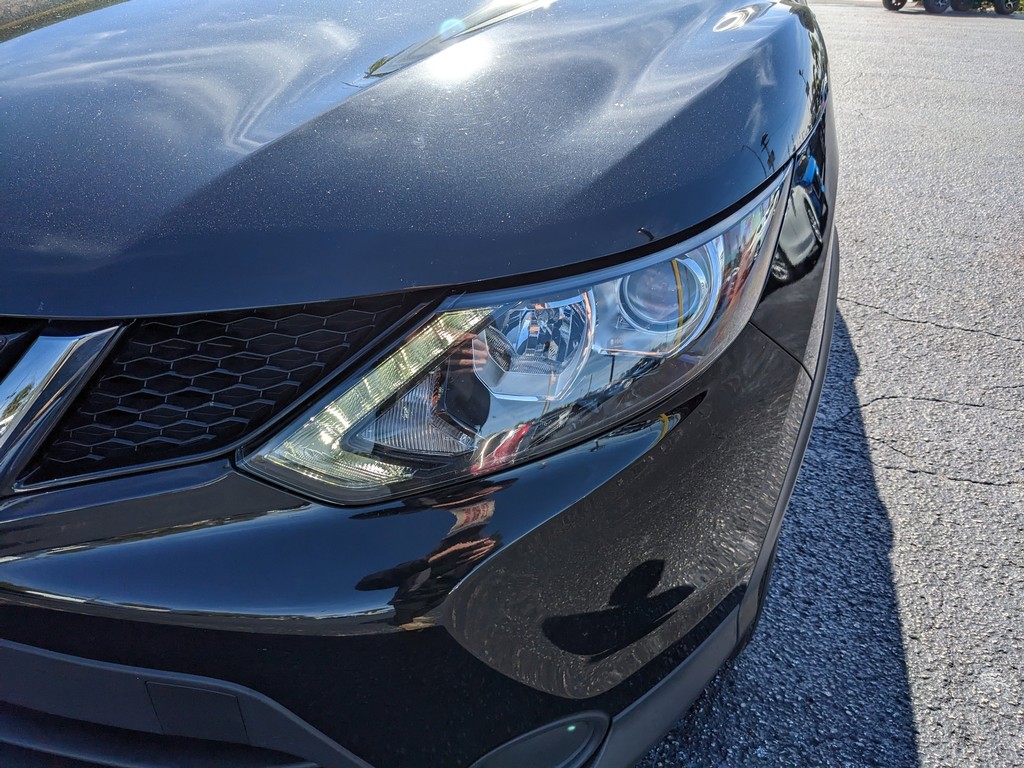 Nissan Rogue Sport Vehicle Full-screen Gallery Image 07