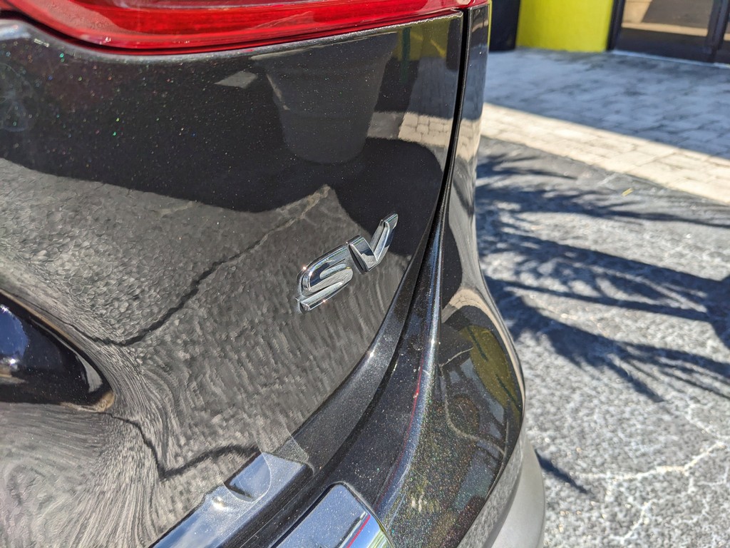 Nissan Rogue Sport Vehicle Full-screen Gallery Image 09