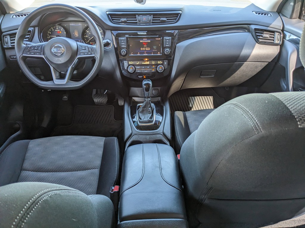 Nissan Rogue Sport Vehicle Full-screen Gallery Image 12