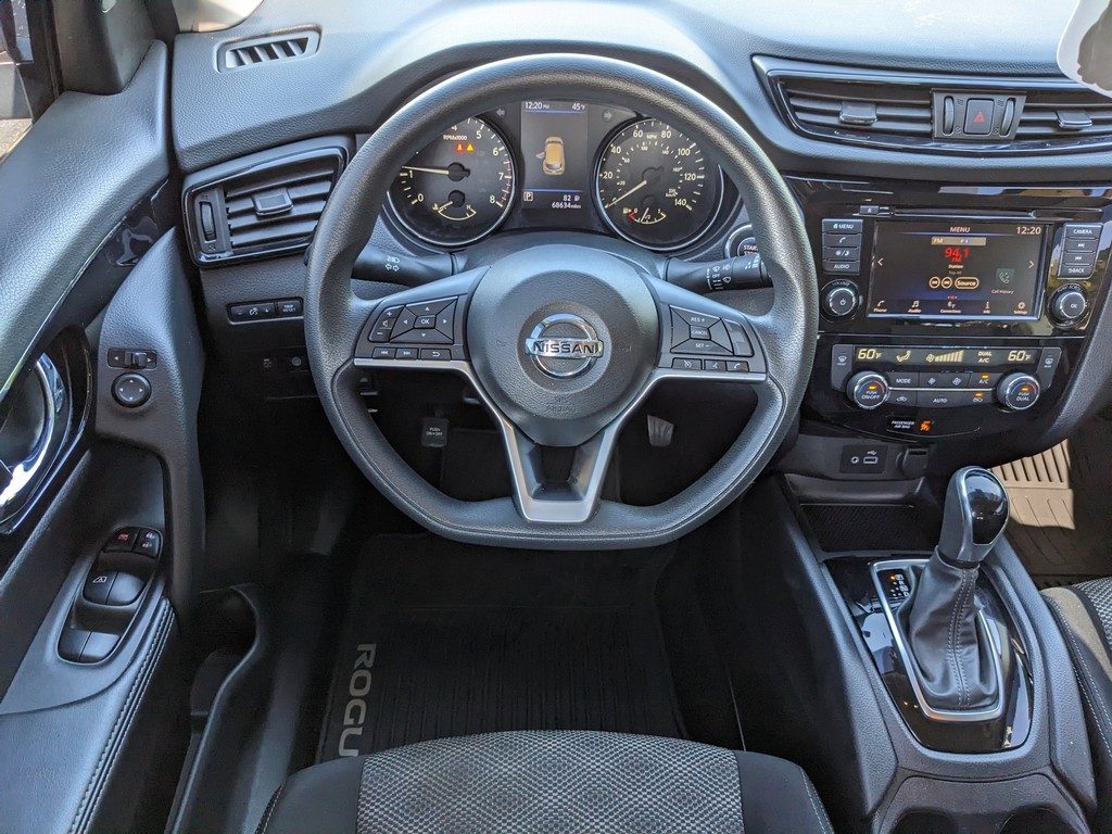 Nissan Rogue Sport Vehicle Full-screen Gallery Image 13