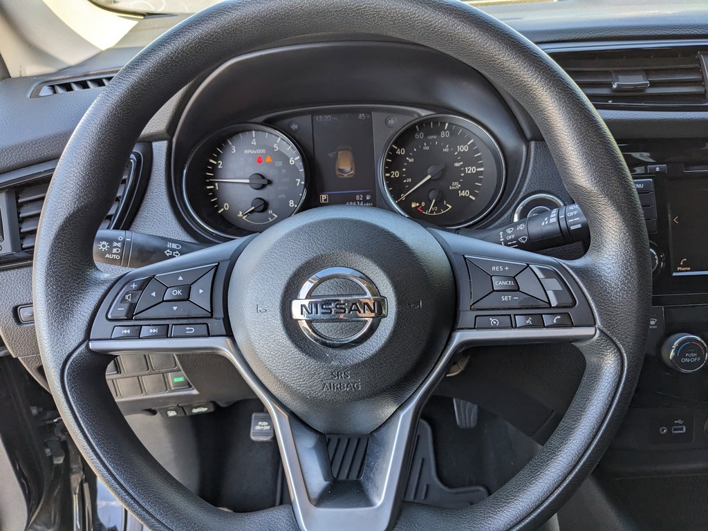 Nissan Rogue Sport Vehicle Full-screen Gallery Image 25