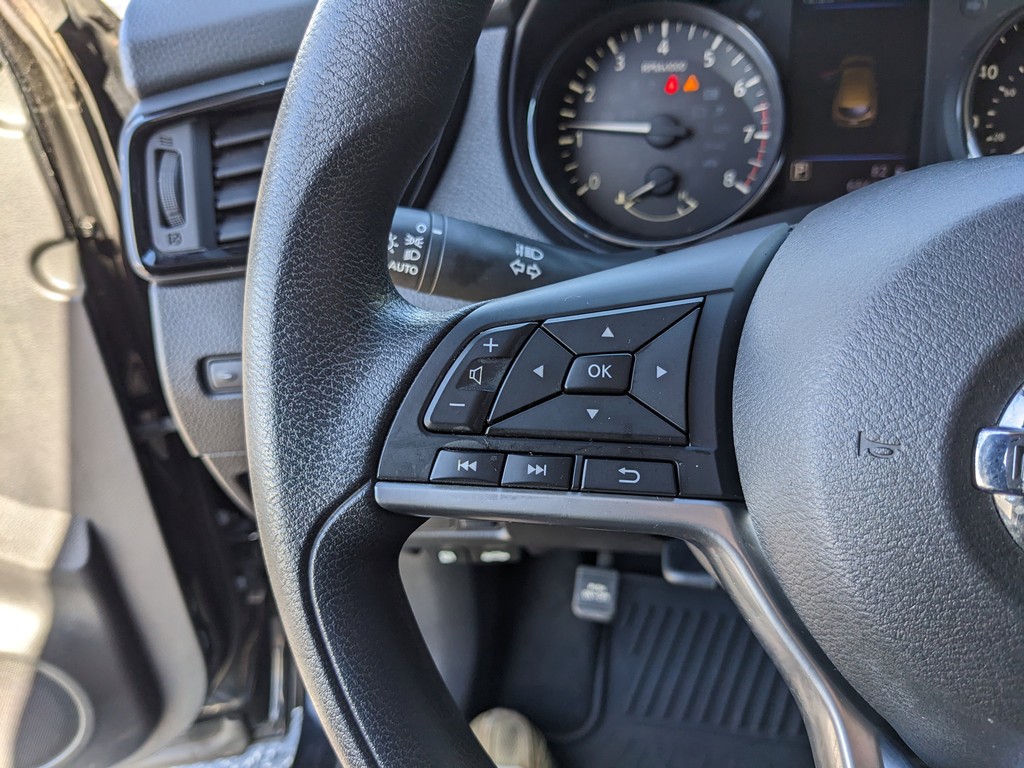 Nissan Rogue Sport Vehicle Full-screen Gallery Image 26