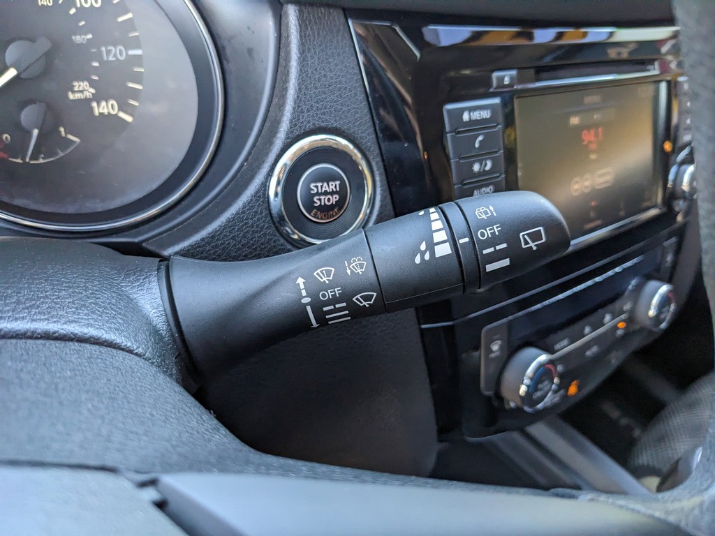 Nissan Rogue Sport Vehicle Full-screen Gallery Image 29