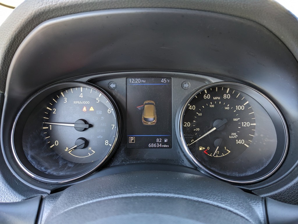 Nissan Rogue Sport Vehicle Full-screen Gallery Image 30