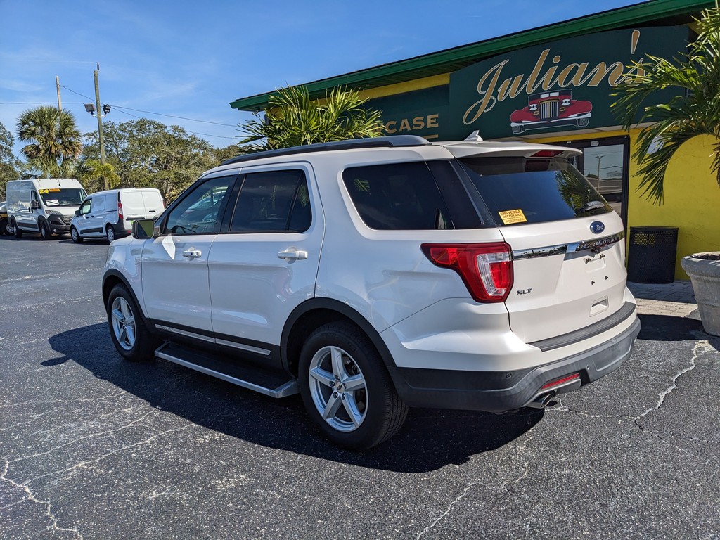 2019 Ford Explorer XLT photo 2