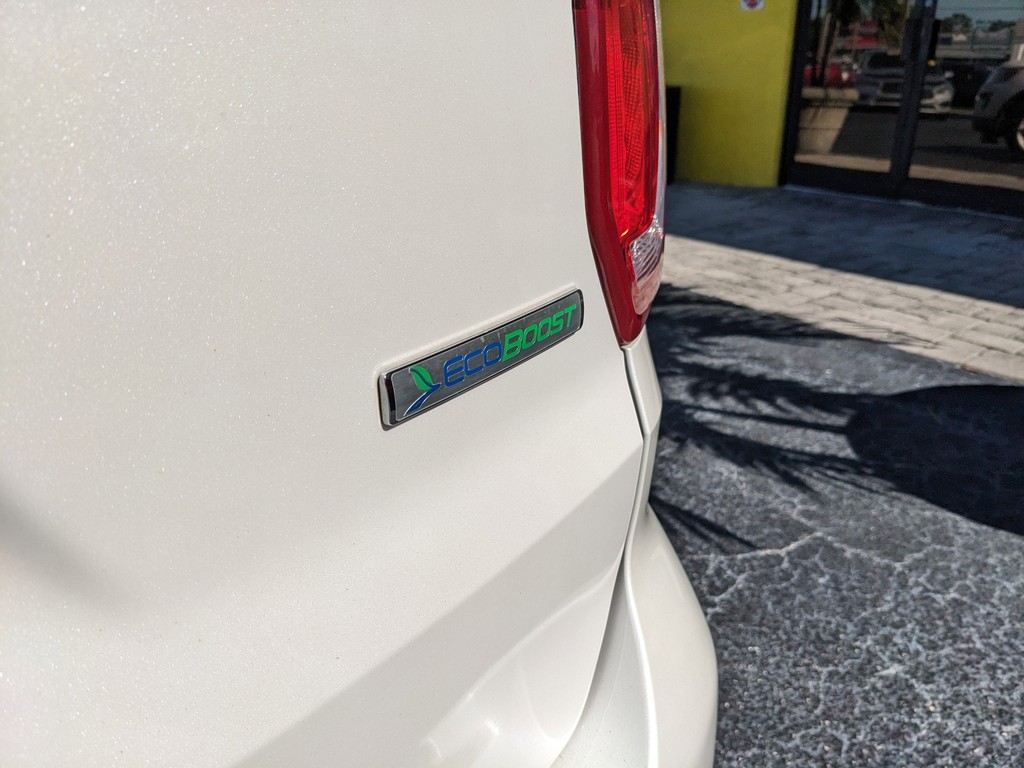 Ford Explorer Vehicle Full-screen Gallery Image 09