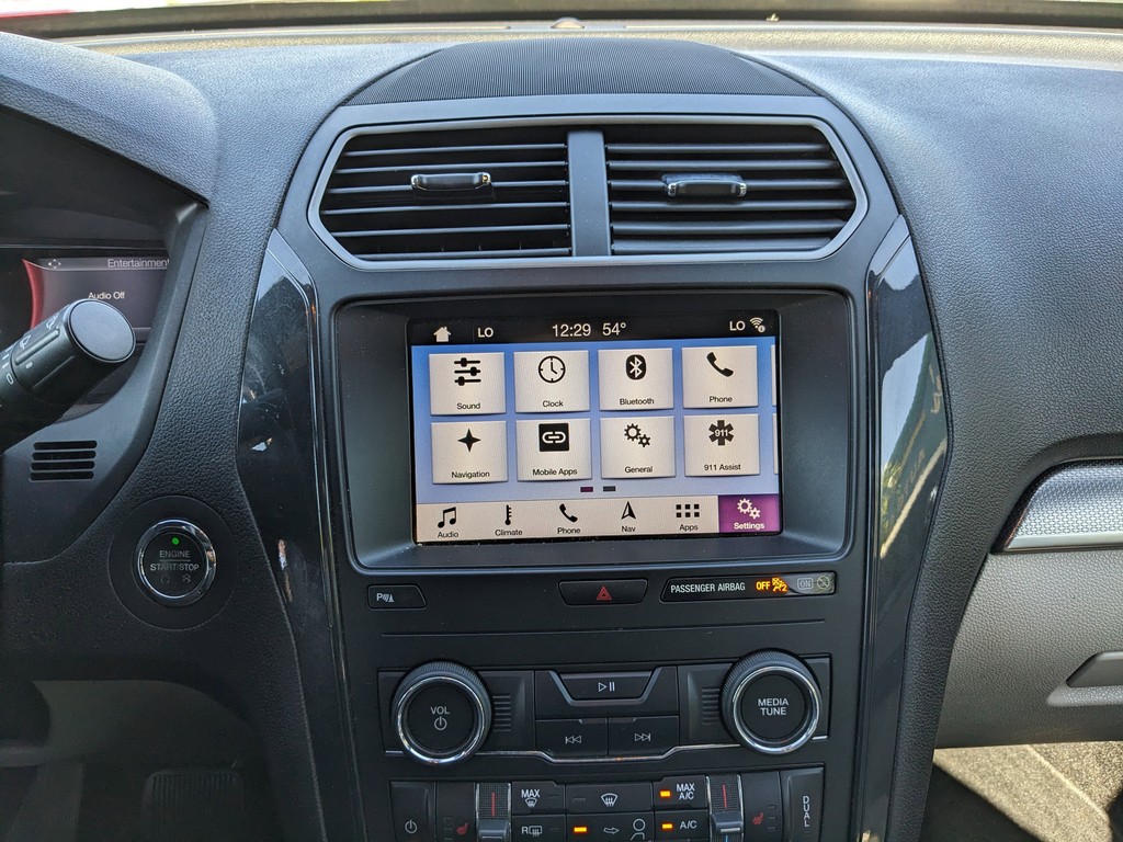 Ford Explorer Vehicle Full-screen Gallery Image 22