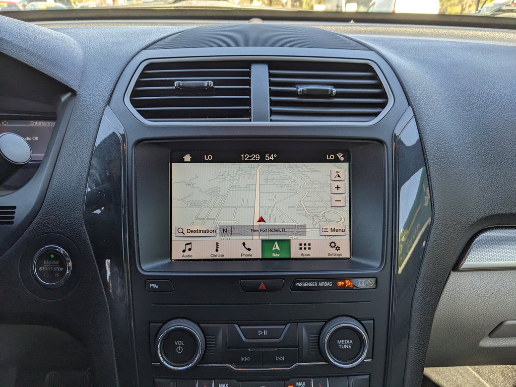 Ford Explorer Vehicle Full-screen Gallery Image 23