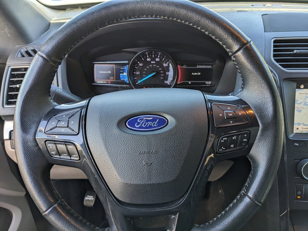 Ford Explorer Vehicle Full-screen Gallery Image 29