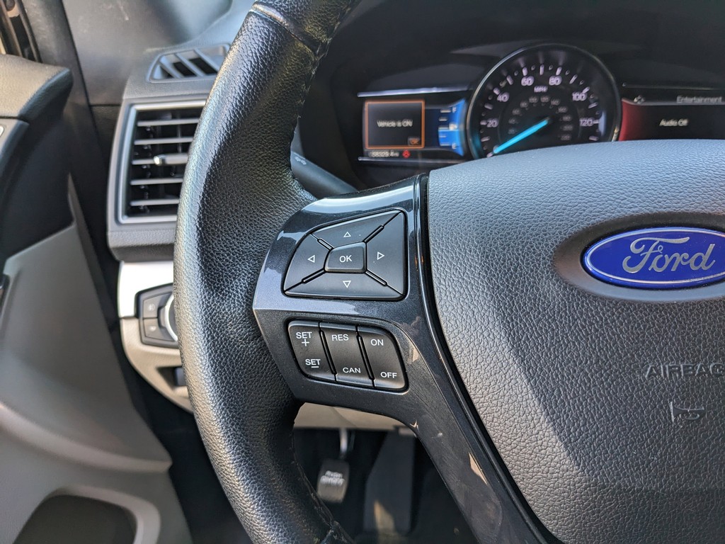 Ford Explorer Vehicle Full-screen Gallery Image 30