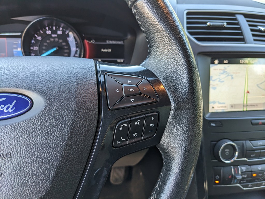 Ford Explorer Vehicle Full-screen Gallery Image 31