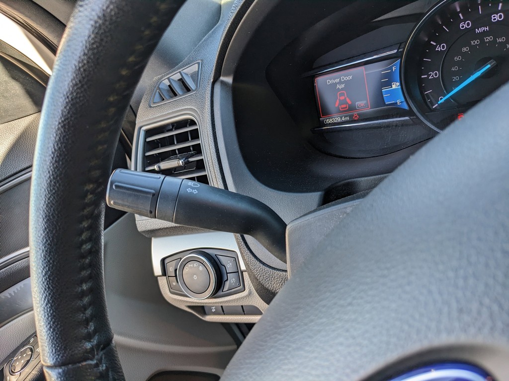 Ford Explorer Vehicle Full-screen Gallery Image 32