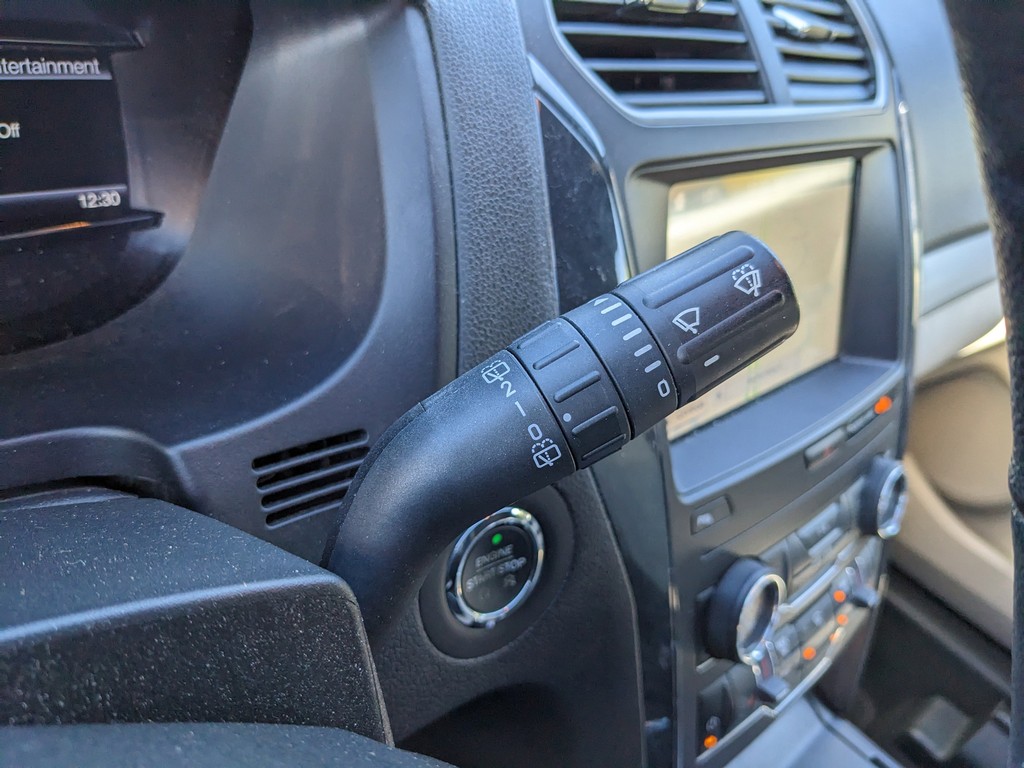 Ford Explorer Vehicle Full-screen Gallery Image 33