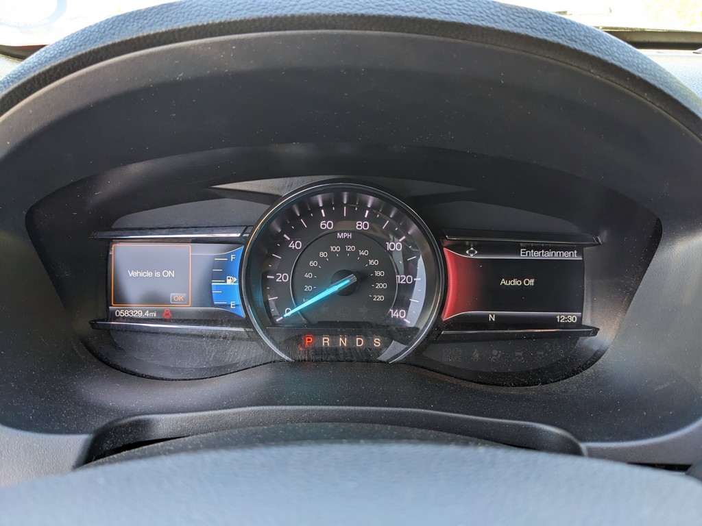 Ford Explorer Vehicle Full-screen Gallery Image 34