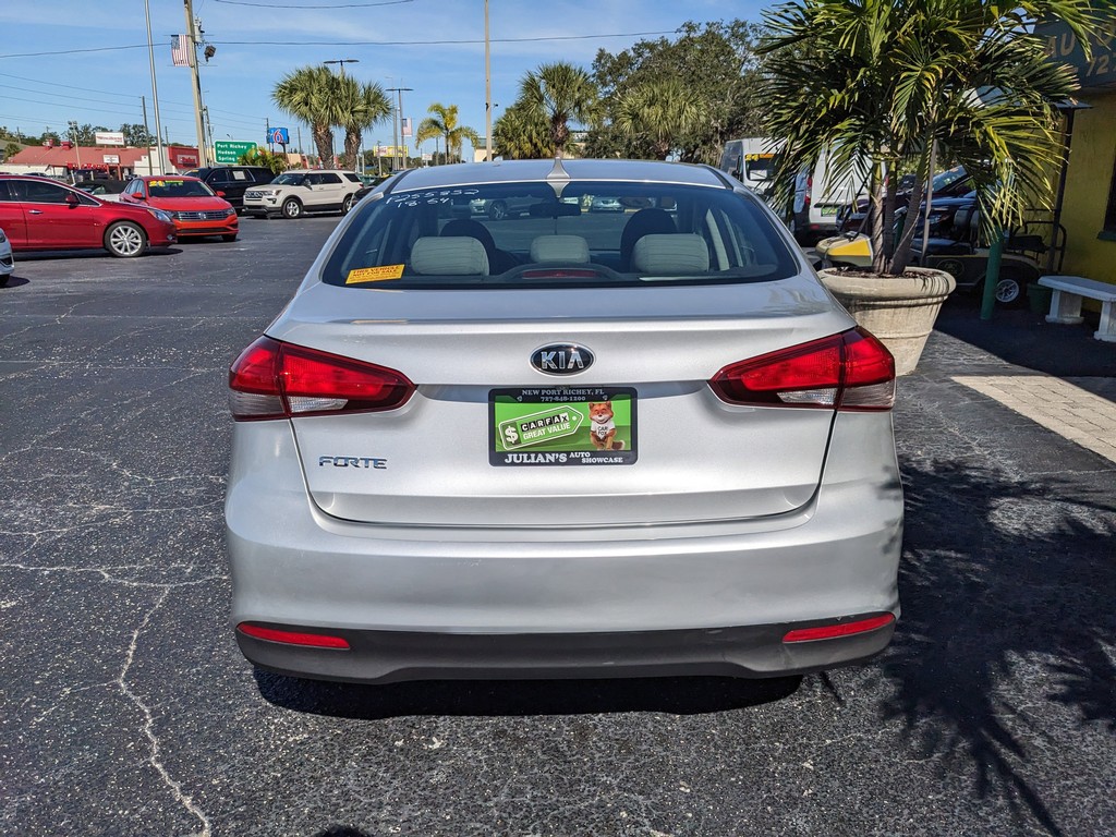 2018 Kia Forte LX Base photo 4