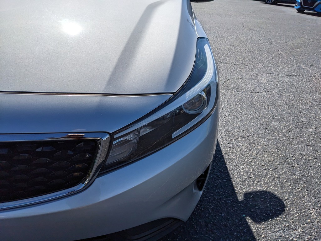 Kia Forte Vehicle Full-screen Gallery Image 06