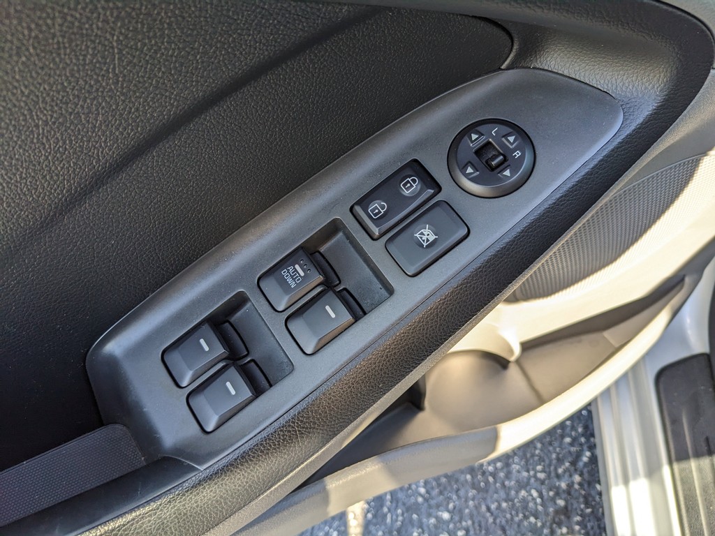 Kia Forte Vehicle Full-screen Gallery Image 14