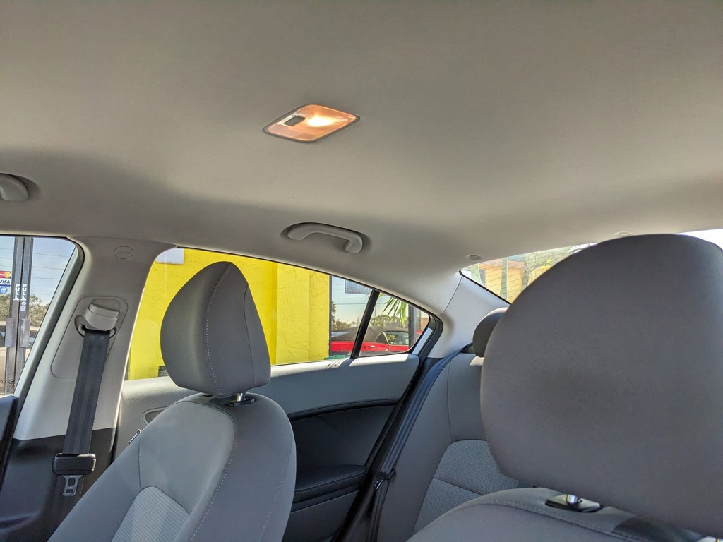 Kia Forte Vehicle Full-screen Gallery Image 16