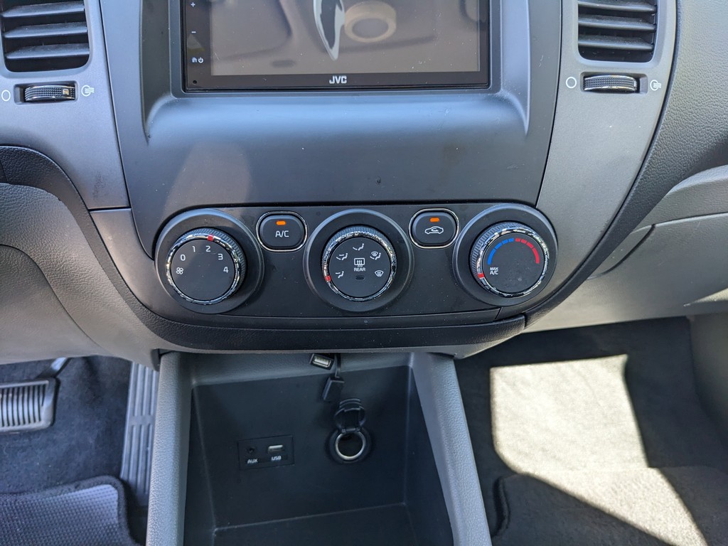 Kia Forte Vehicle Full-screen Gallery Image 19