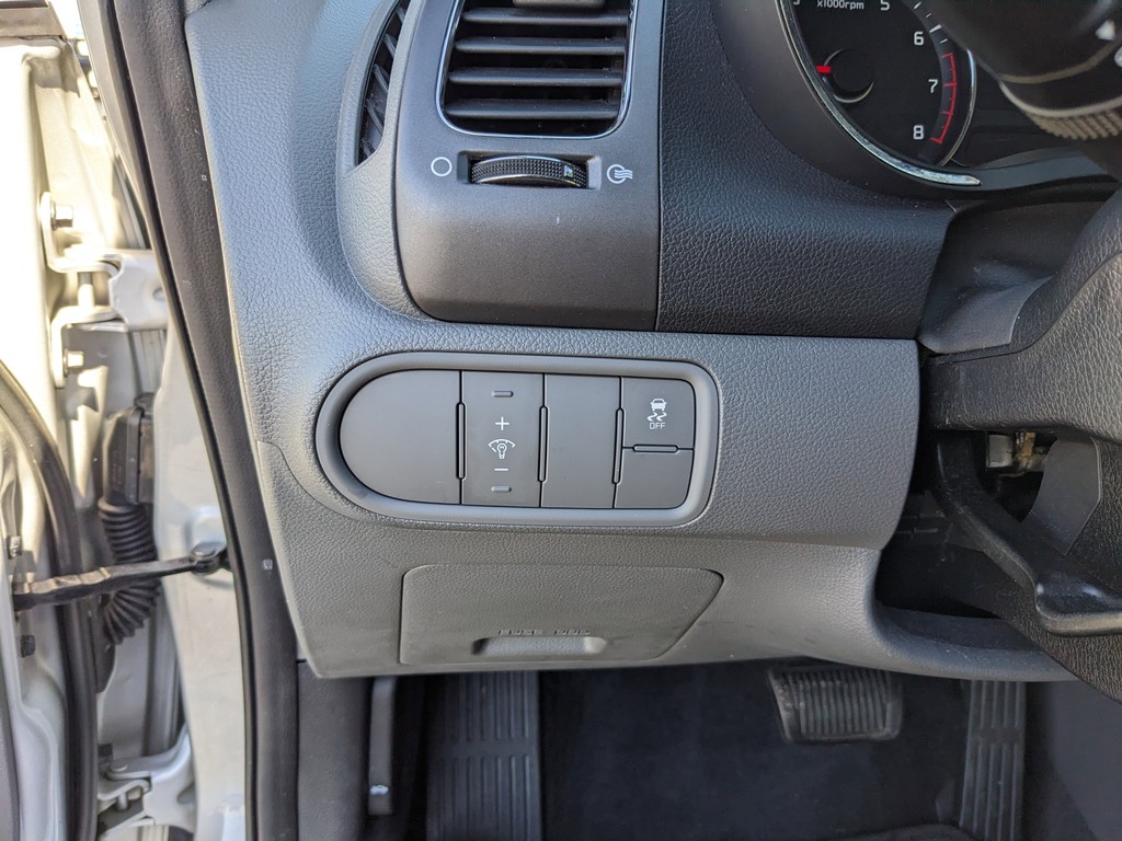 Kia Forte Vehicle Full-screen Gallery Image 21